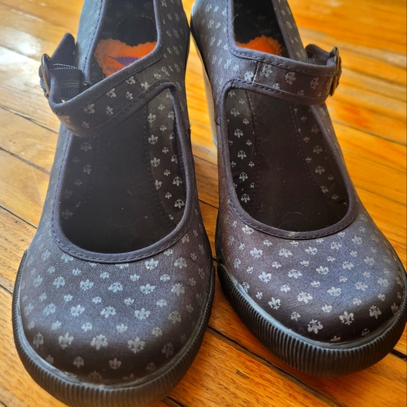Rocket Dog High Wedge Black with Gray Fleur de Lis Print Mary Jane Shoes US 8.5 - Picture 5 of 6